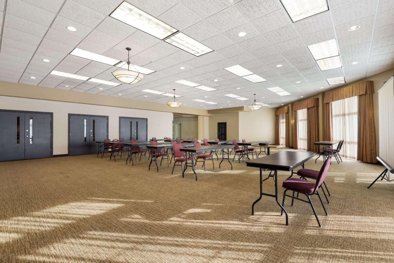 Mainstay Suites Fitchburg - Madison Extérieur photo